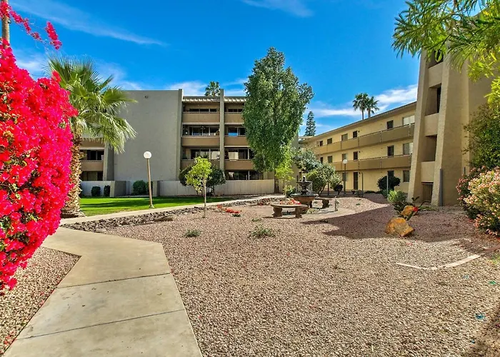 1 Mi To Old Town: Family Condo W/ Pool & Balcony