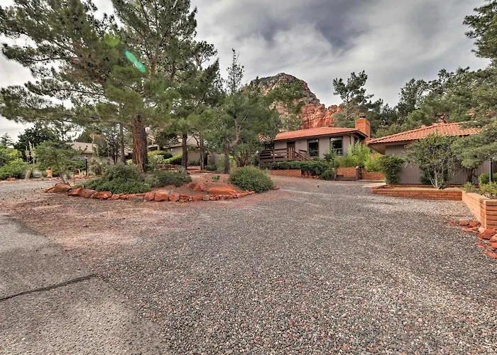 Red Rock Views: Modern Sedona Home
