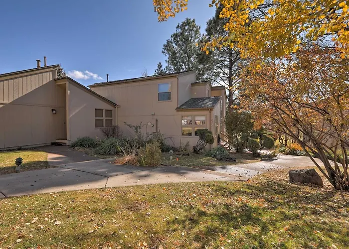 Flagstaff Townhome W/ View, Country Club Amenities