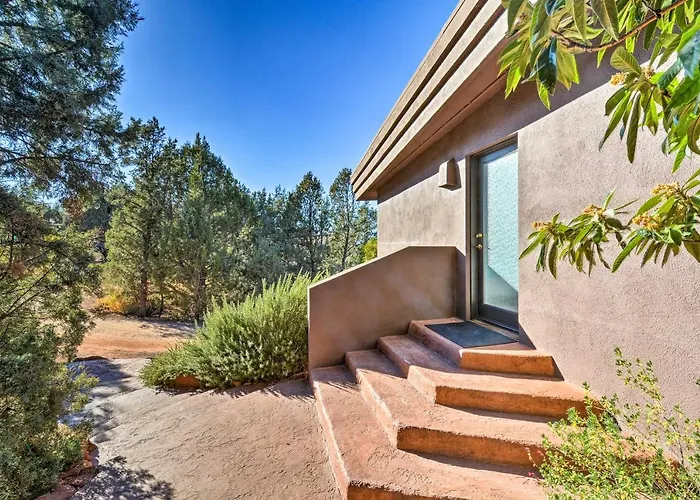 2 Acres & Red Rock Views: Sedona Casita!