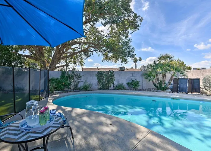 Work, Play & Stay: Scottsdale Gem W/ Outdoor Oasis