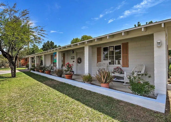 1 Mi To Golf & Shopping: Phoenix Home W/ Yard