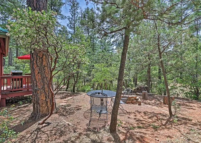 Furnished Deck: Romantic Strawberry/Pine Studio!